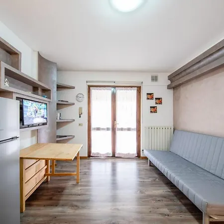Apartment Virgilio 1 By Micaela Sirmione